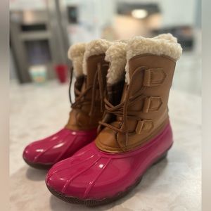 Never worn Girls Duck Boots!